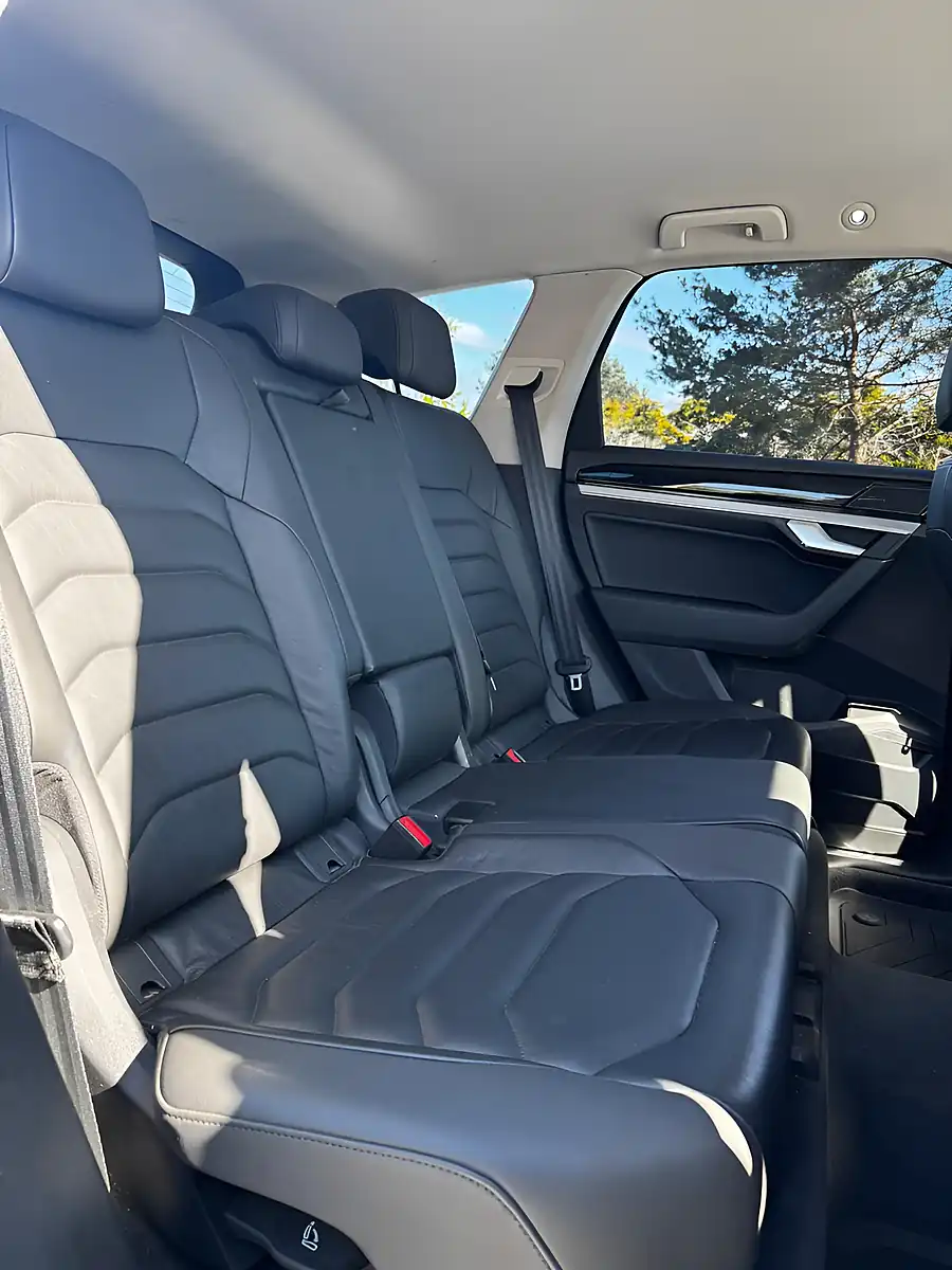 Used 2019 Volkswagen Touareg Sel Black - Interior and Exterior details 12
