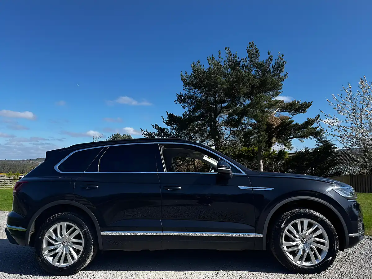 Used 2019 Volkswagen Touareg Sel Black - Interior and Exterior details 5