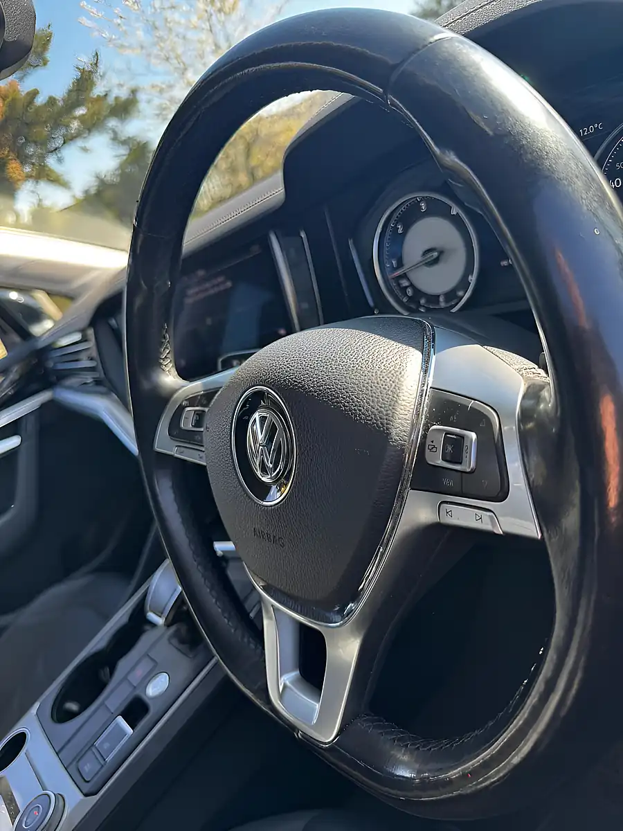 Used 2019 Volkswagen Touareg Sel Black - Interior and Exterior details 7