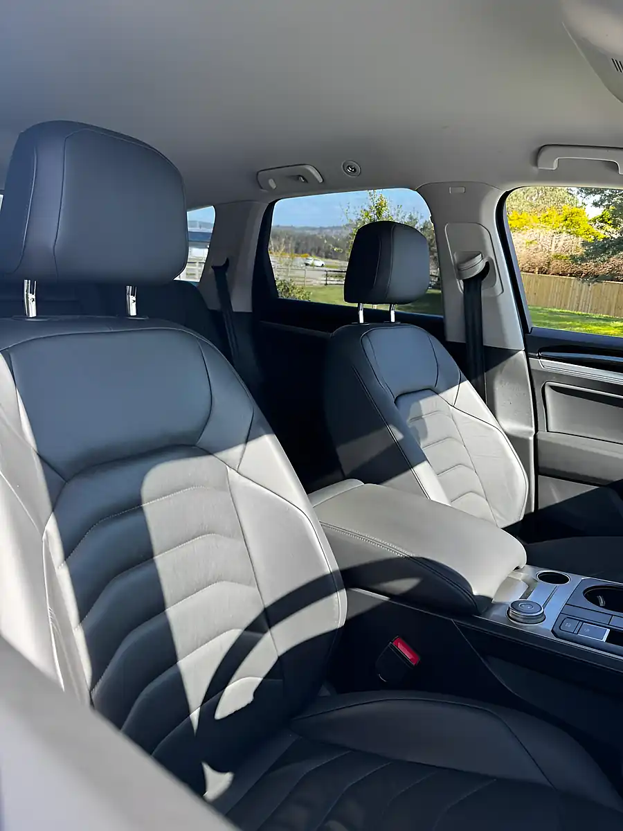 Used 2019 Volkswagen Touareg Sel Black - Interior and Exterior details 9