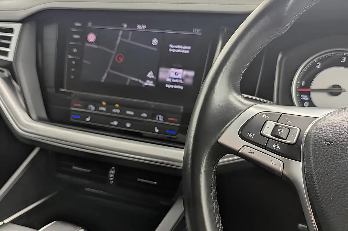 Used 2019 Volkswagen Touareg Sel White - Interior and Exterior details 11