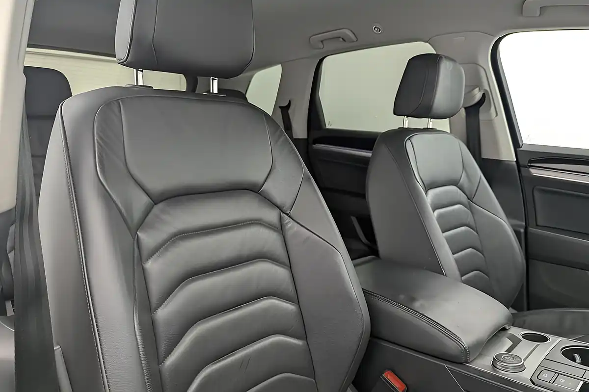 Used 2019 Volkswagen Touareg Sel White - Interior and Exterior details 12