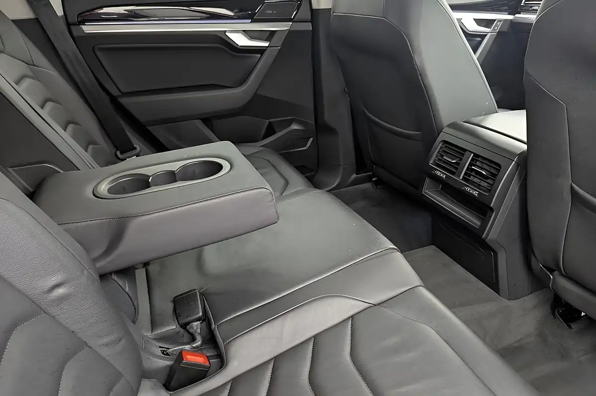 Used 2019 Volkswagen Touareg Sel White - Interior and Exterior details 14
