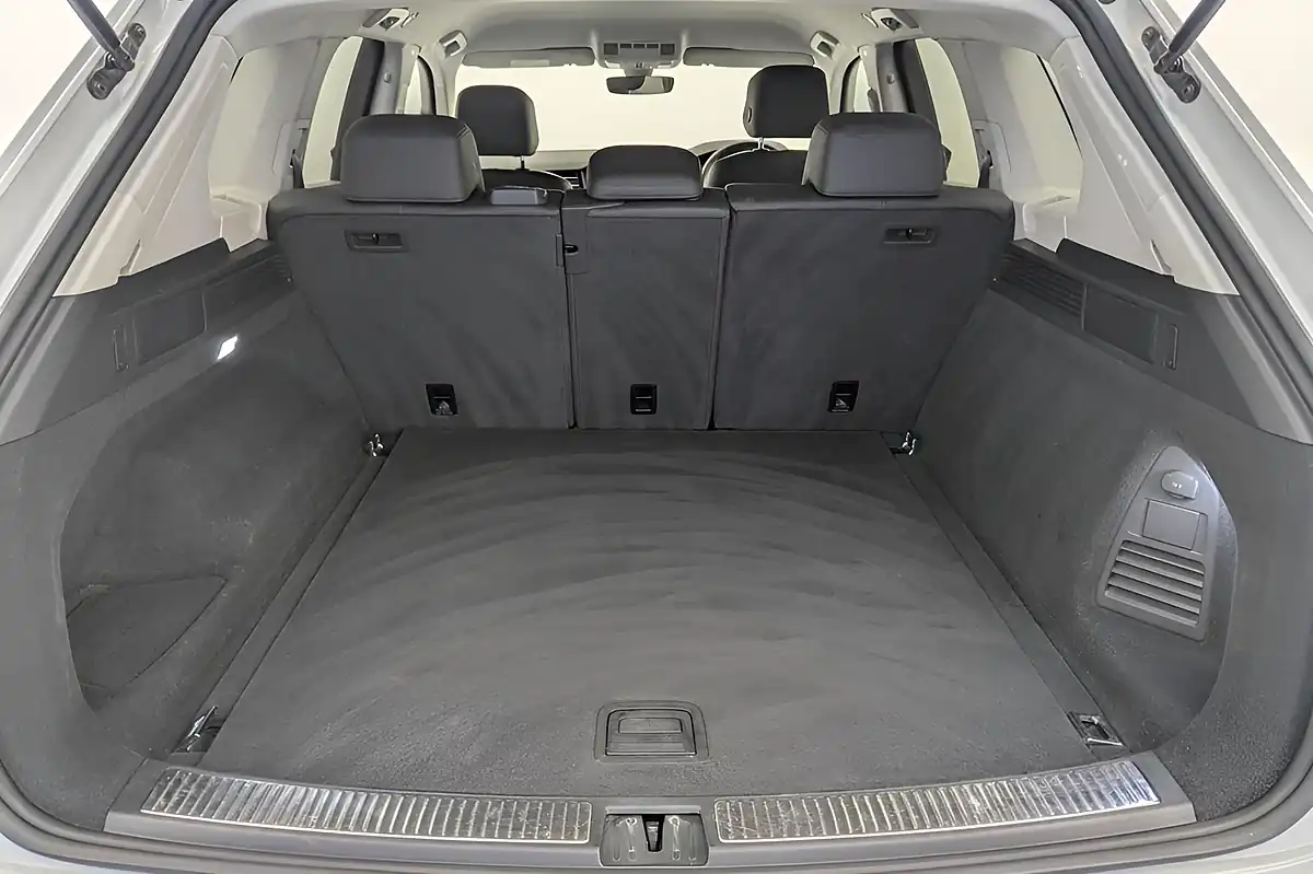 Used 2019 Volkswagen Touareg Sel White - Interior and Exterior details 17