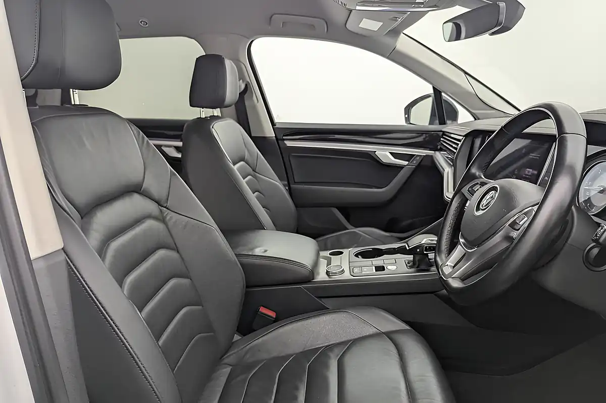 Used 2019 Volkswagen Touareg Sel White - Interior and Exterior details 2