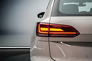 Used 2019 Volkswagen Touareg Sel White - Interior and Exterior details 10