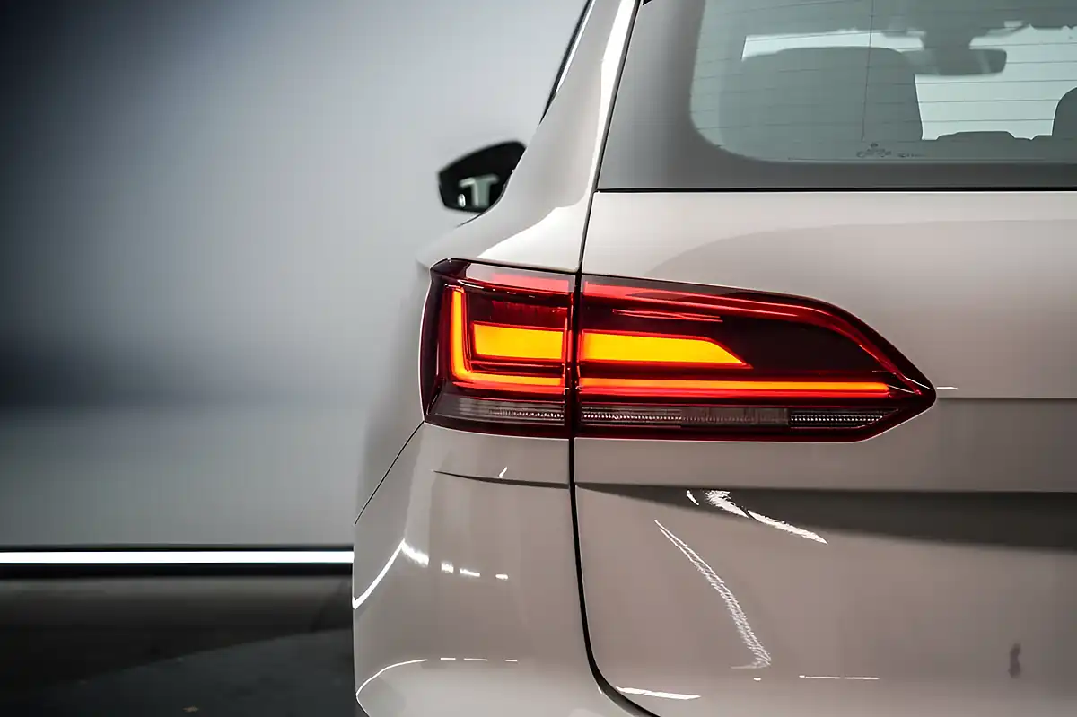 Used 2019 Volkswagen Touareg Sel White - Interior and Exterior details 10