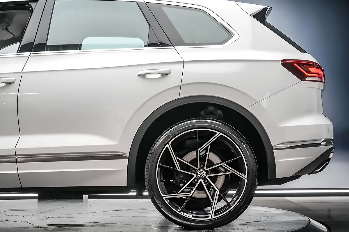 Used 2019 Volkswagen Touareg Sel White - Interior and Exterior details 11