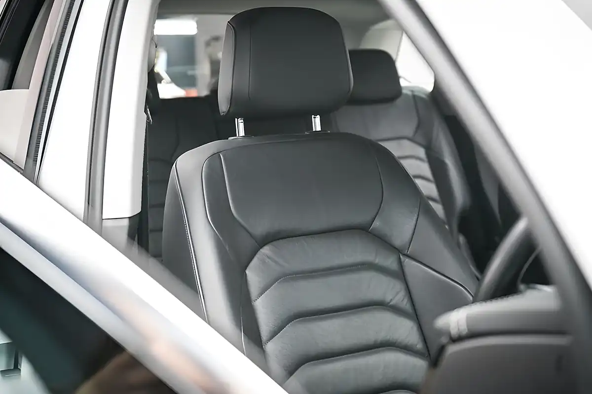 Used 2019 Volkswagen Touareg Sel White - Interior and Exterior details 15