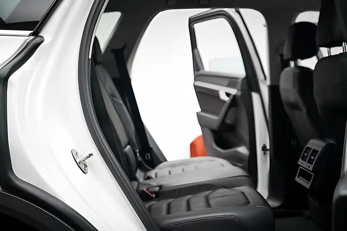 Used 2019 Volkswagen Touareg Sel White - Interior and Exterior details 16