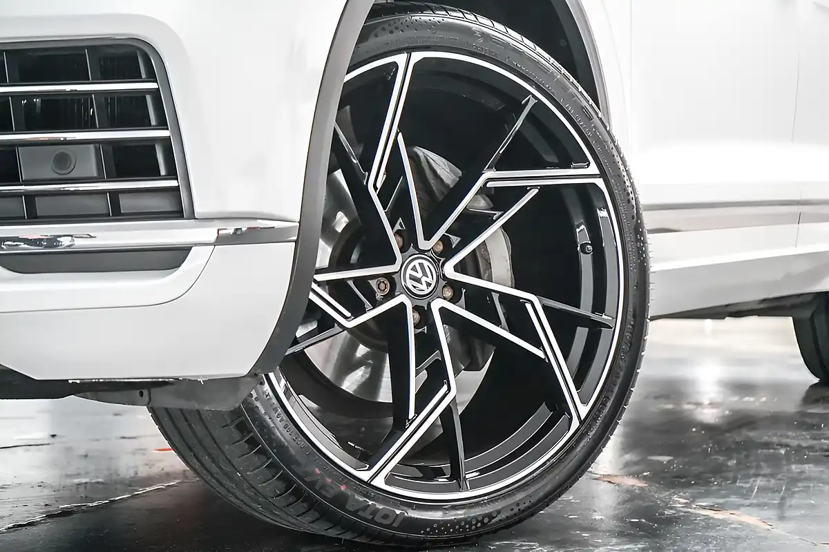Used 2019 Volkswagen Touareg Sel White - Interior and Exterior details 2