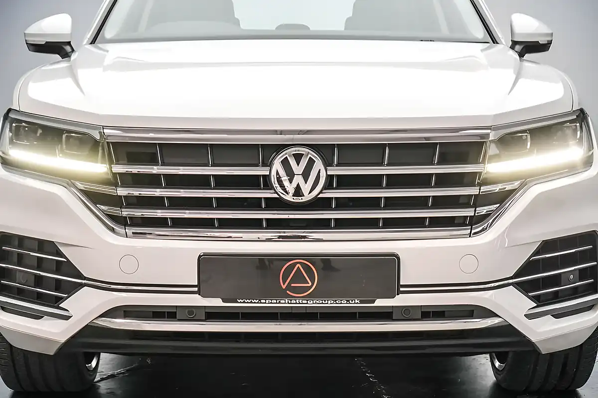 Used 2019 Volkswagen Touareg Sel White - Interior and Exterior details 8
