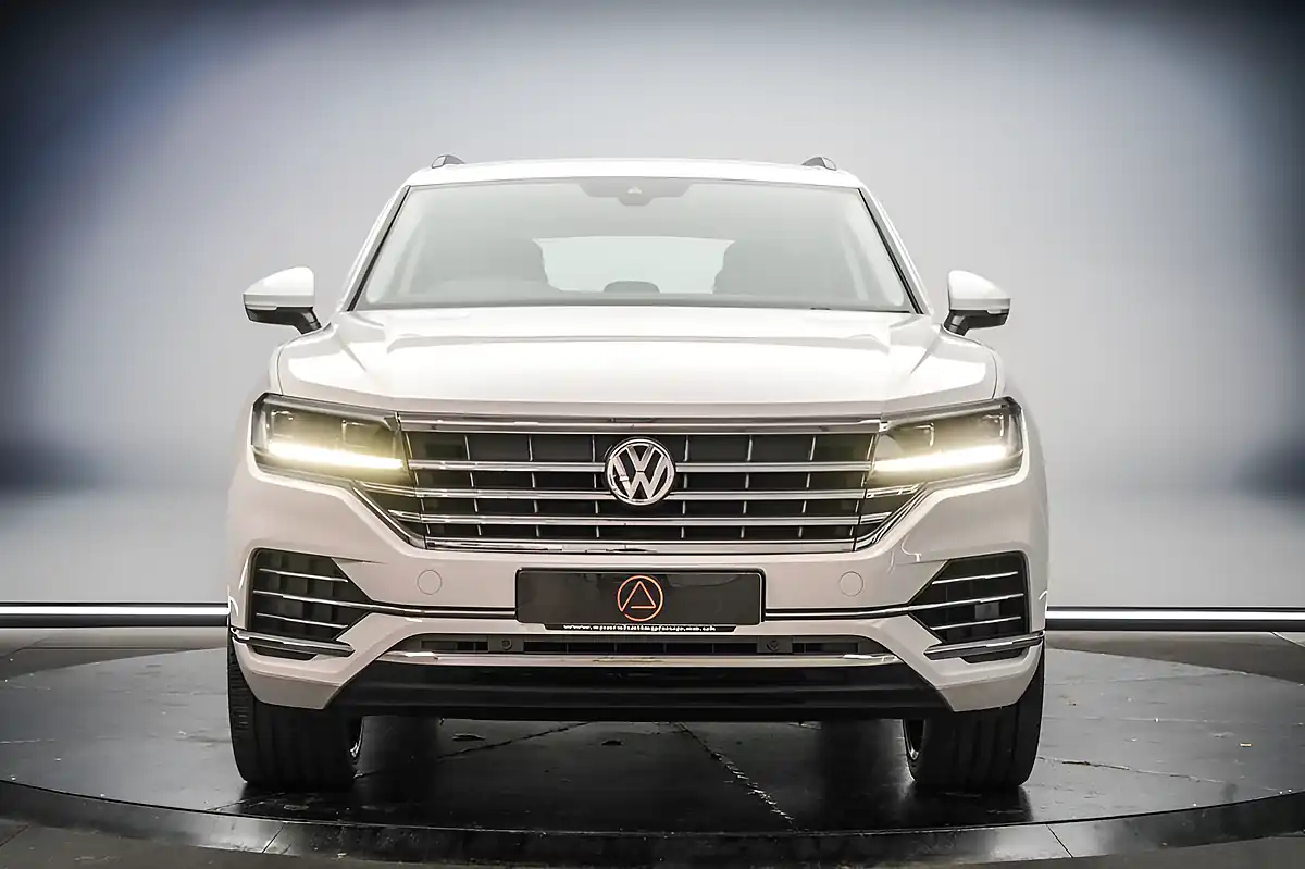 Used 2019 Volkswagen Touareg Sel White - Interior and Exterior details 9