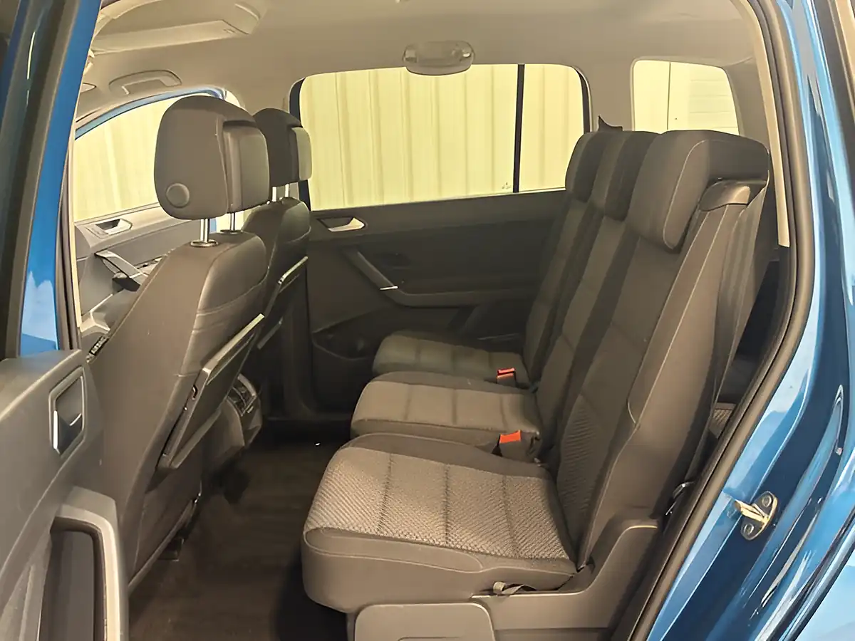 Used 2019 Volkswagen Touran Se Caribbean Blue - Interior and Exterior details 12
