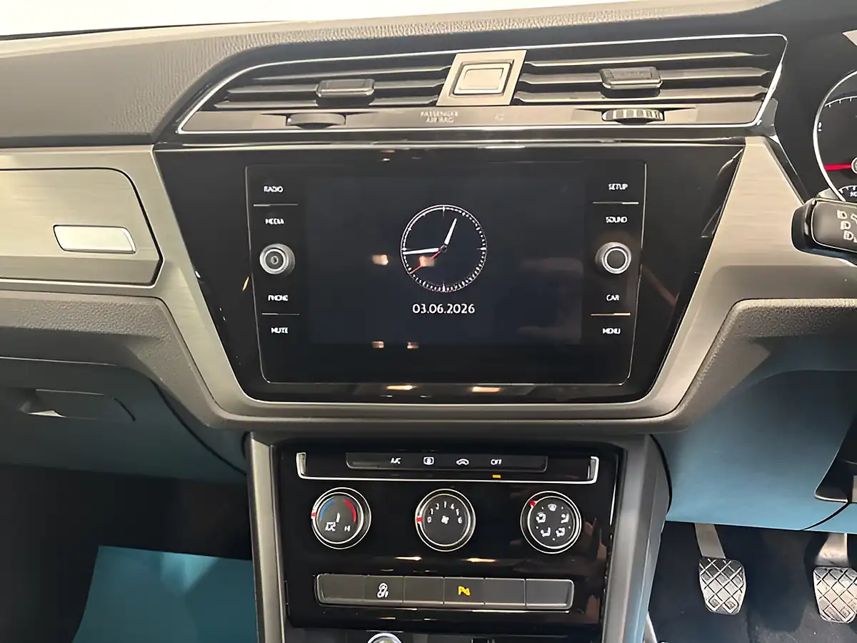 Used 2019 Volkswagen Touran Se Caribbean Blue - Interior and Exterior details 16