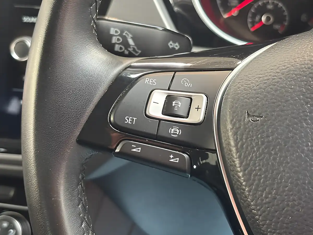 Used 2019 Volkswagen Touran Se Caribbean Blue - Interior and Exterior details 18