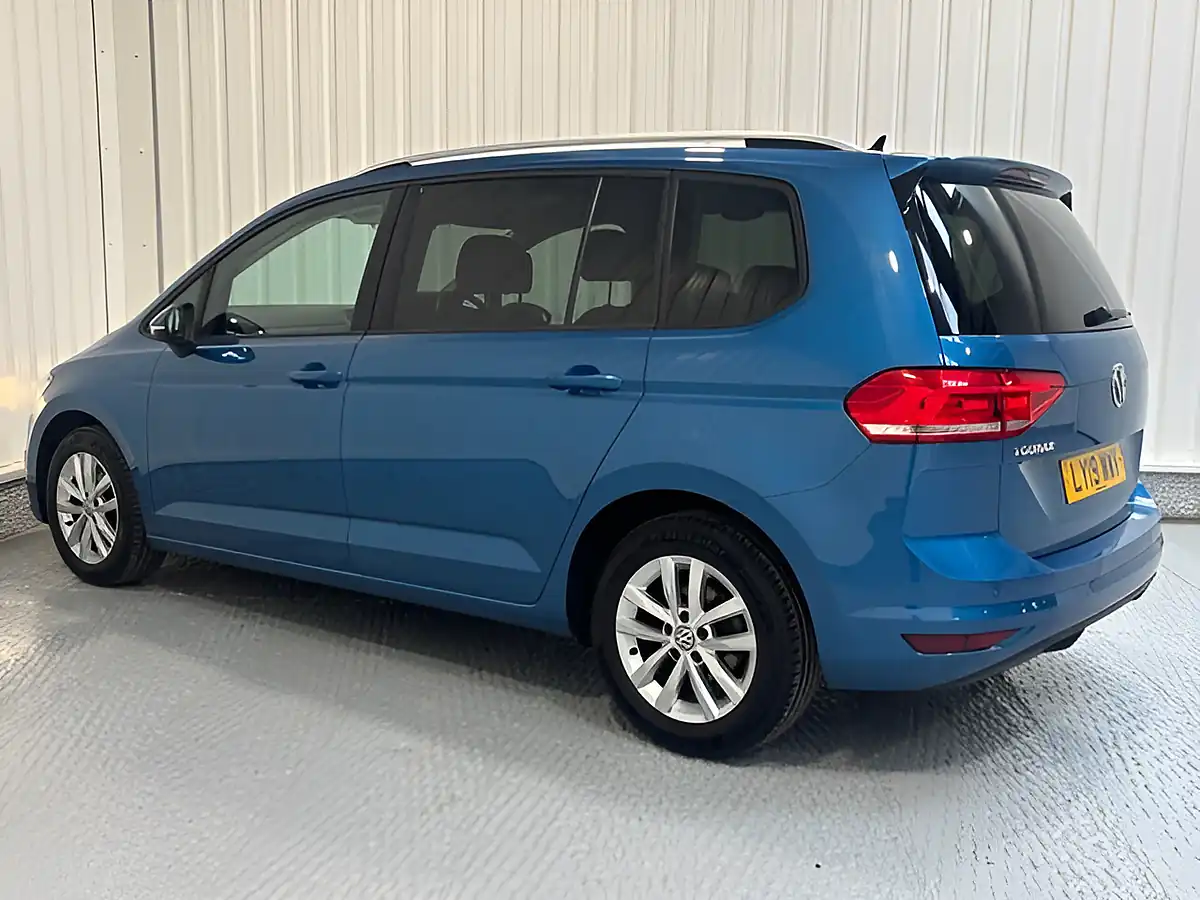Used 2019 Volkswagen Touran Se Caribbean Blue - Interior and Exterior details 4