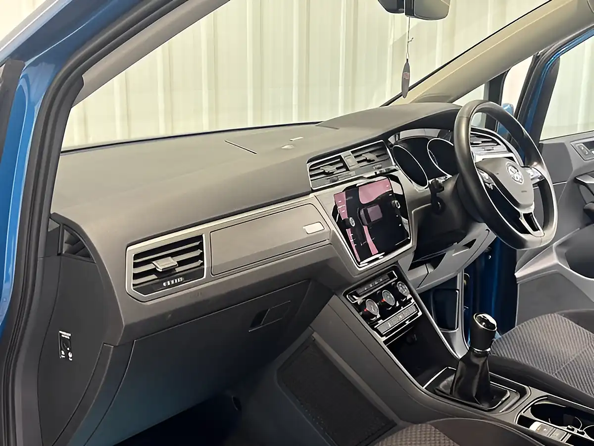 Used 2019 Volkswagen Touran Se Caribbean Blue - Interior and Exterior details 9