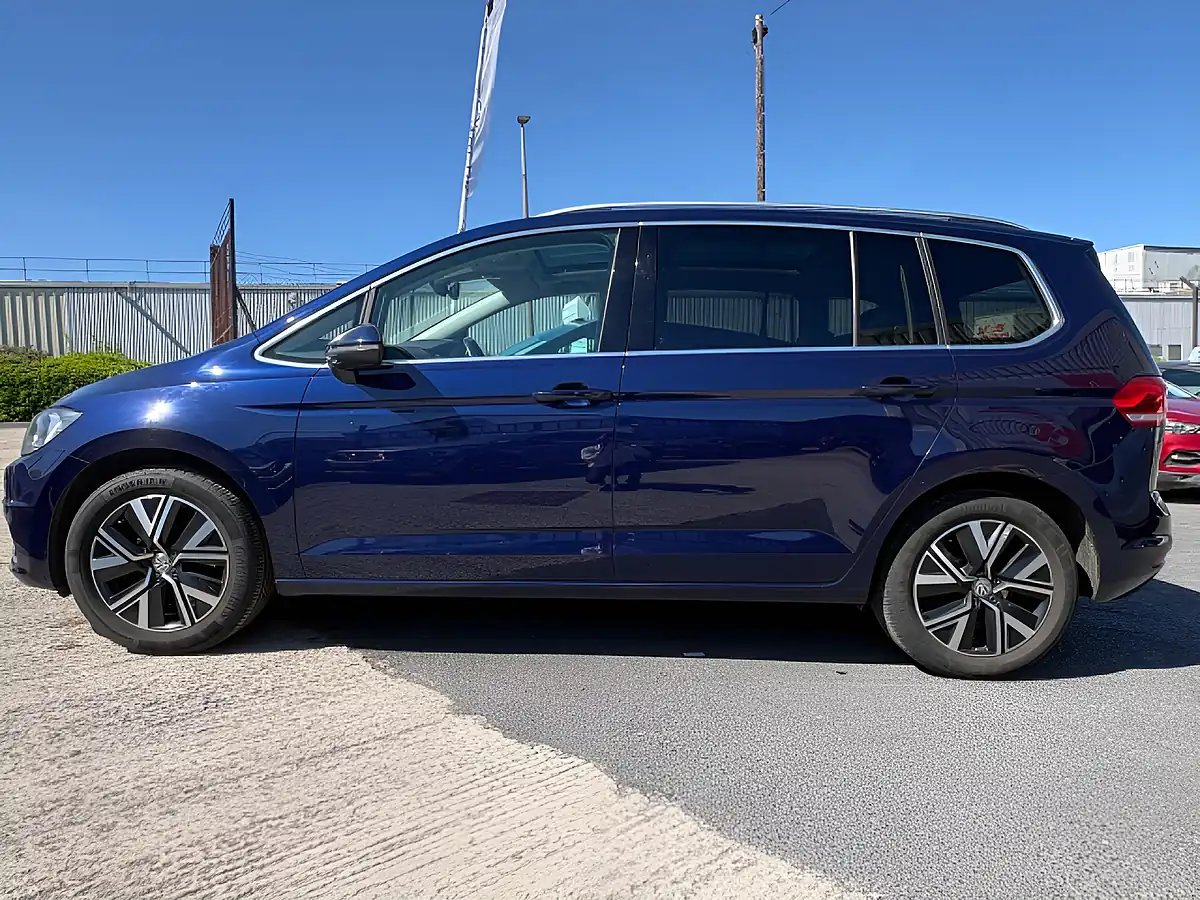 Used 2019 Volkswagen Touran Sel Blue - Interior and Exterior details 11