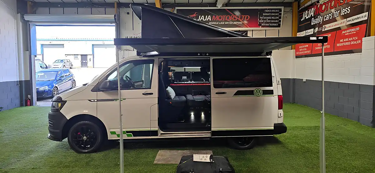 Used 2019 Volkswagen Transporter Campervan White - Front View
