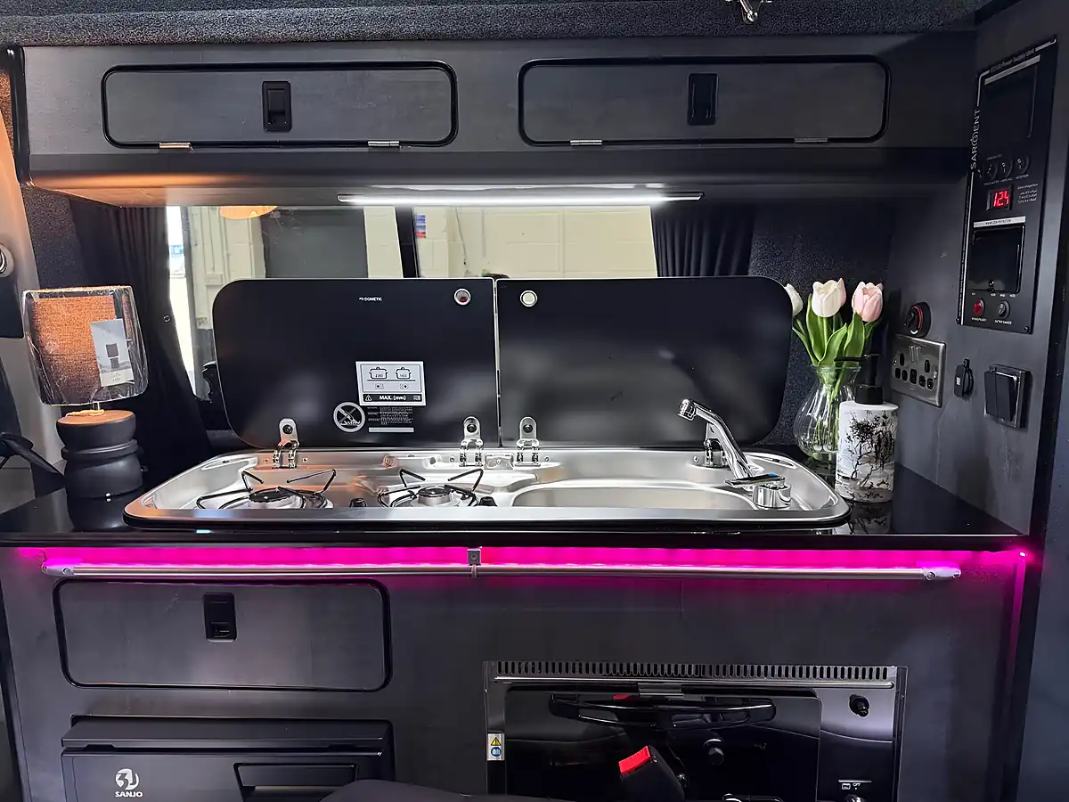 Used 2019 Volkswagen Transporter Campervan White - Interior and Exterior details 10