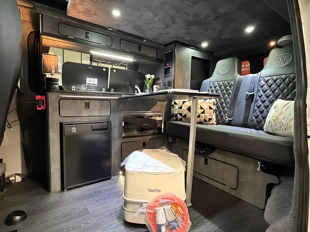 Used 2019 Volkswagen Transporter Campervan White - Interior and Exterior details 3