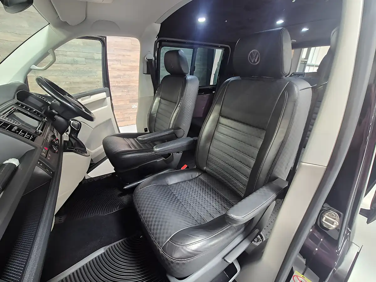 Used 2019 Volkswagen Transporter Highline Black Metallic - Interior and Exterior details 11