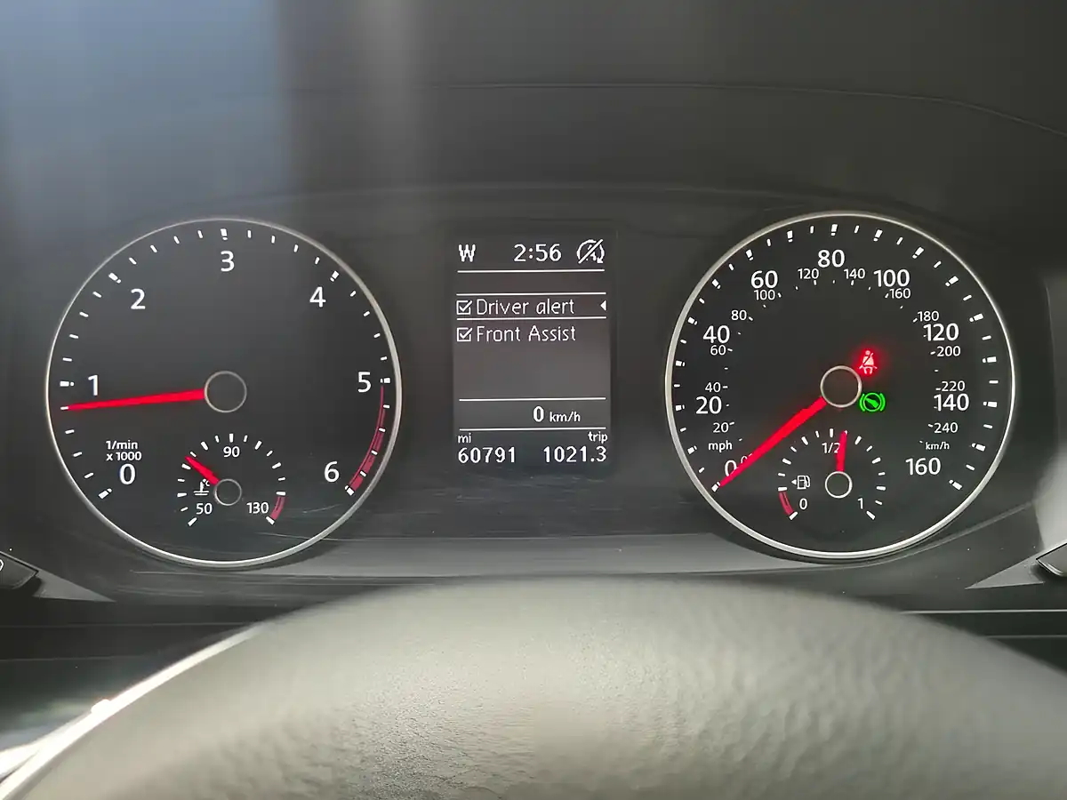 Used 2019 Volkswagen Transporter Highline Black Metallic - Interior and Exterior details 16