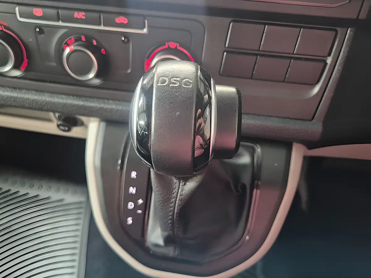 Used 2019 Volkswagen Transporter Highline Black Metallic - Interior and Exterior details 18