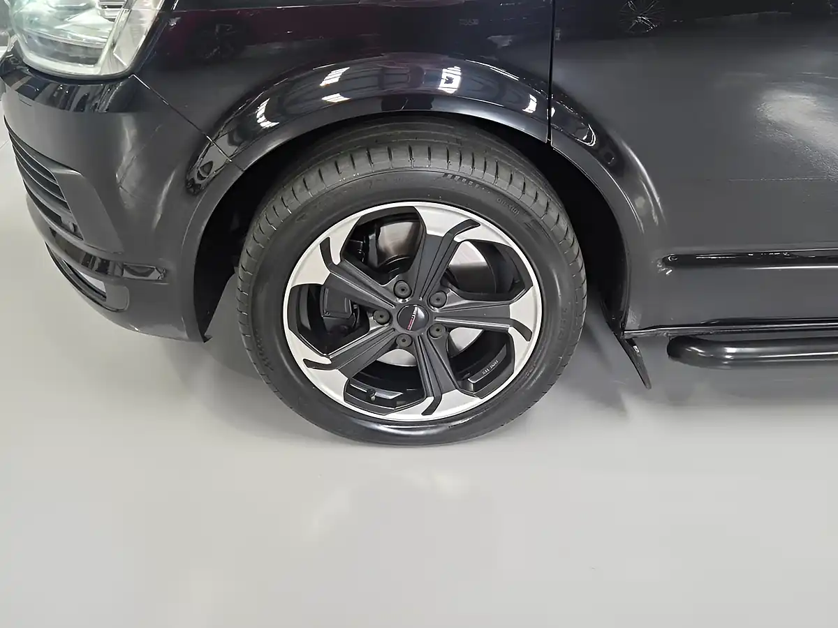 Used 2019 Volkswagen Transporter Highline Black Metallic - Interior and Exterior details 9
