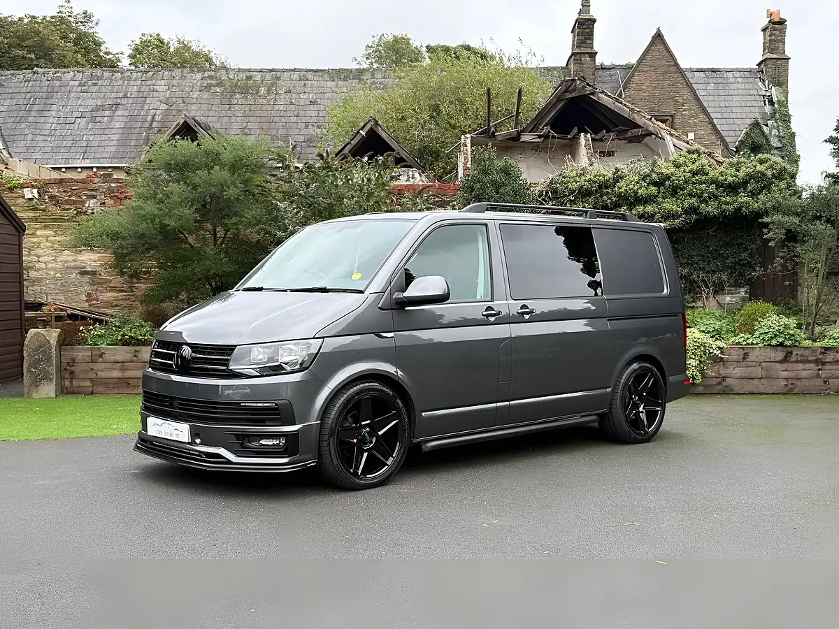 Used 2019 Volkswagen Transporter Highline Grey - Front View