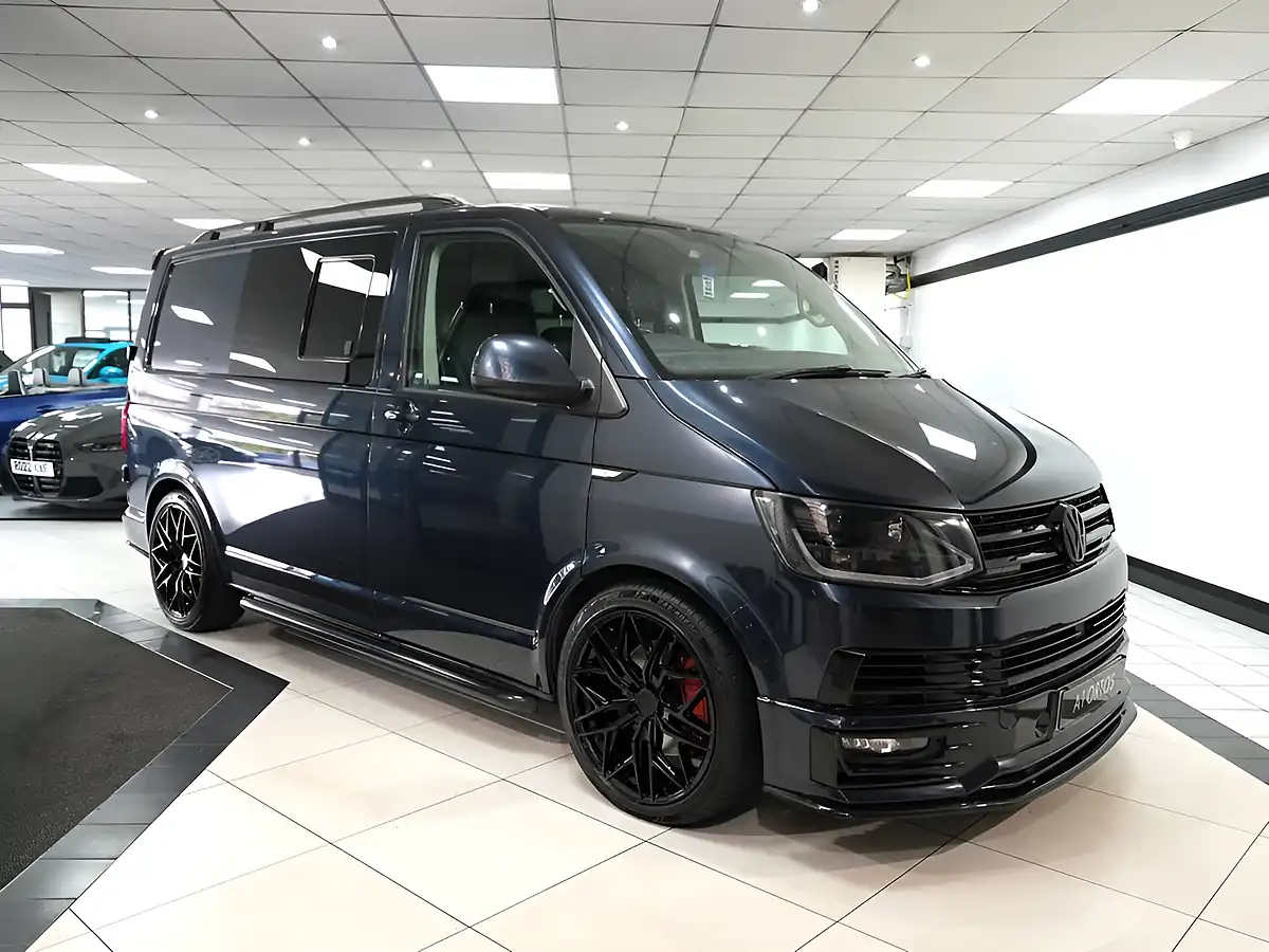 Used 2019 Volkswagen Transporter Highline Starlight Blue - Front View
