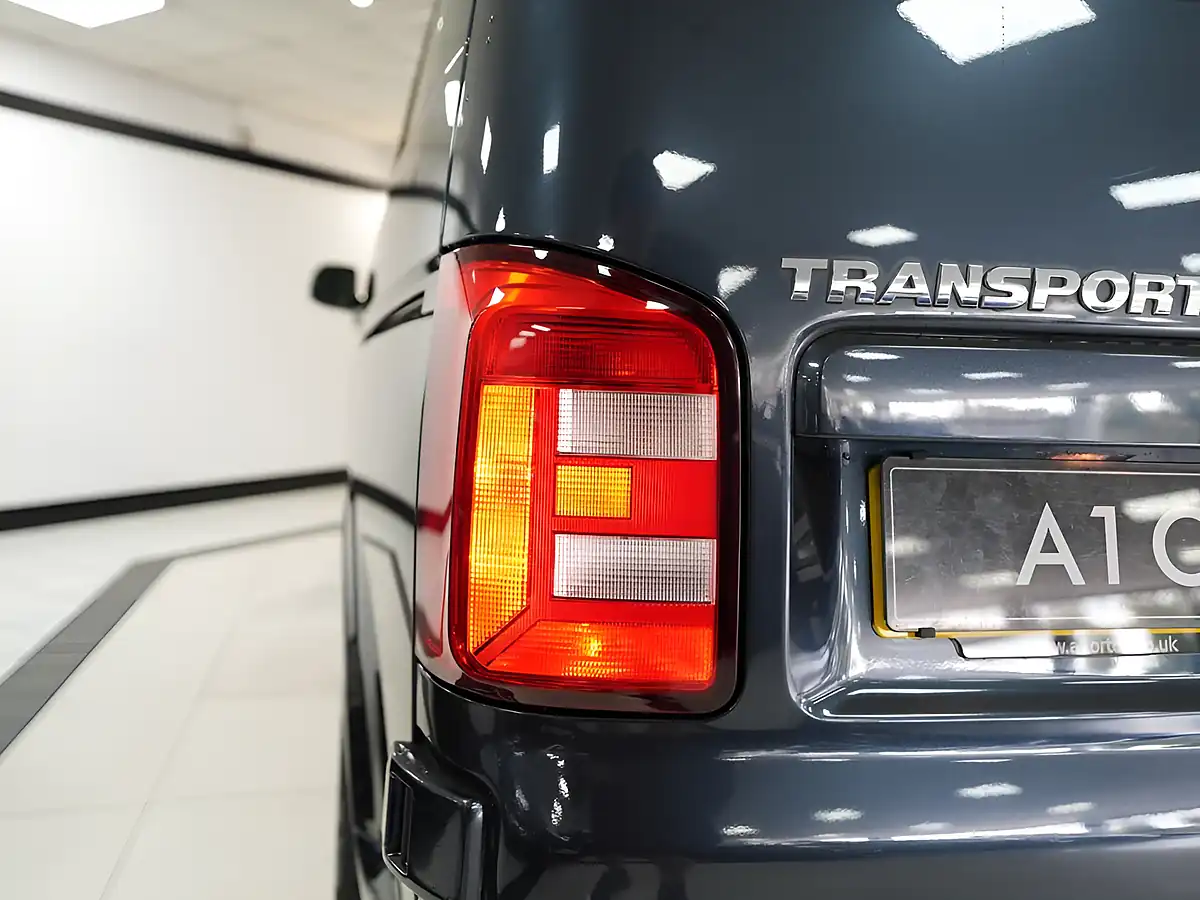 Used 2019 Volkswagen Transporter Highline Starlight Blue - Interior and Exterior details 11