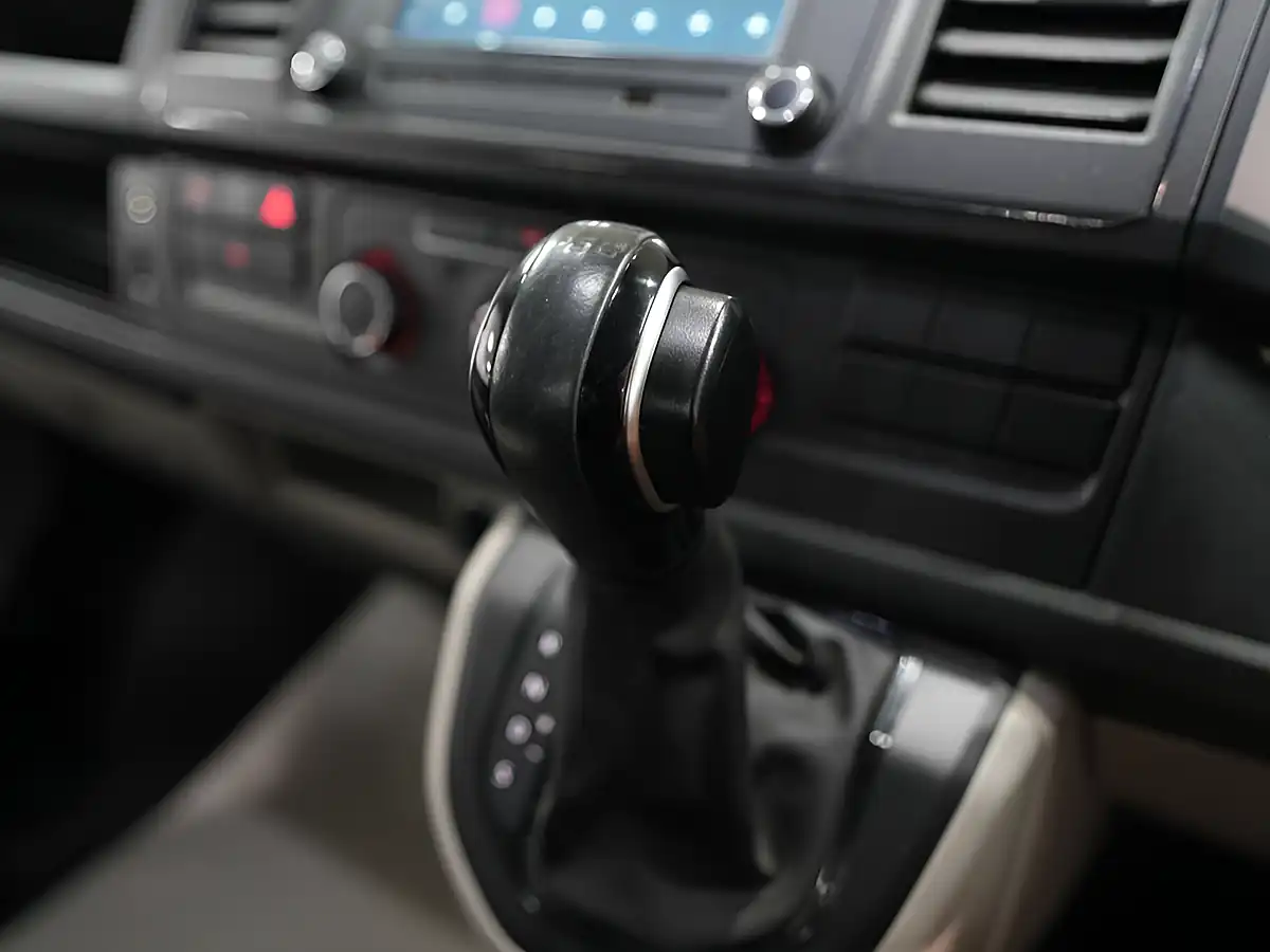 Used 2019 Volkswagen Transporter Highline Starlight Blue - Interior and Exterior details 16