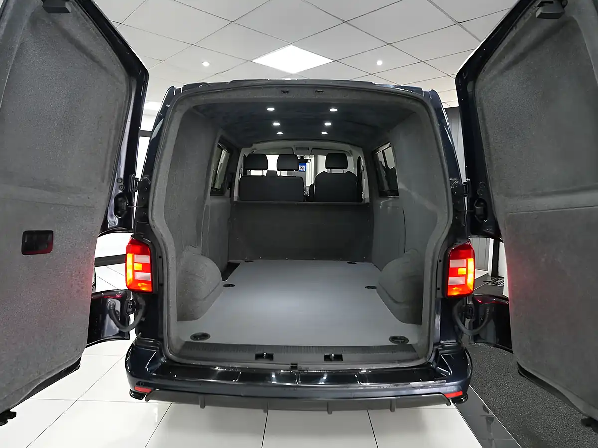Used 2019 Volkswagen Transporter Highline Starlight Blue - Interior and Exterior details 4