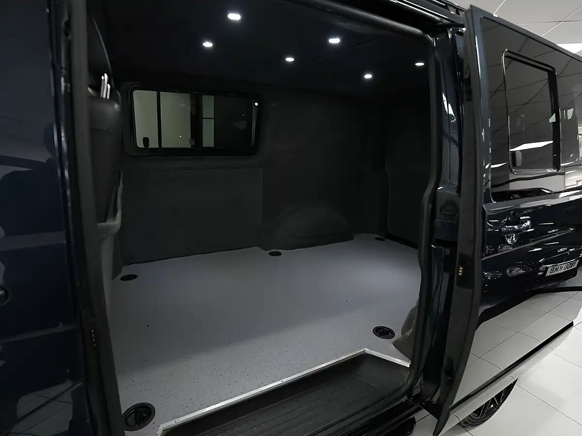 Used 2019 Volkswagen Transporter Highline Starlight Blue - Interior and Exterior details 8