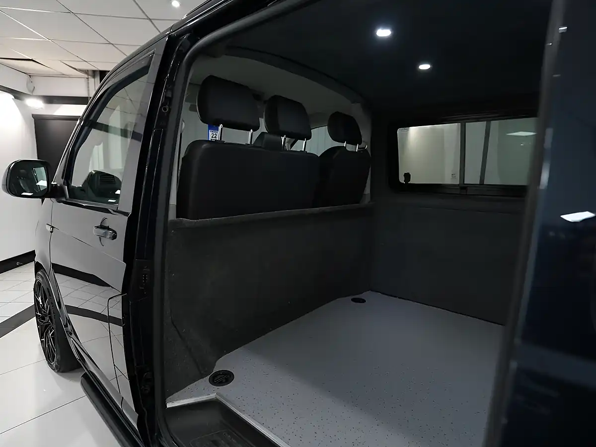 Used 2019 Volkswagen Transporter Highline Starlight Blue - Interior and Exterior details 9