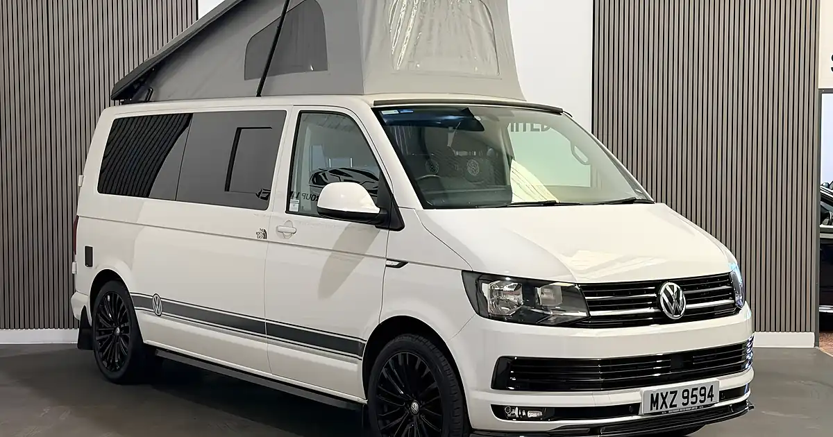 Used 2019 Volkswagen Transporter Highline White - Front View