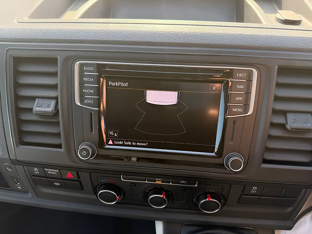 Used 2019 Volkswagen Transporter Highline White - Interior and Exterior details 11