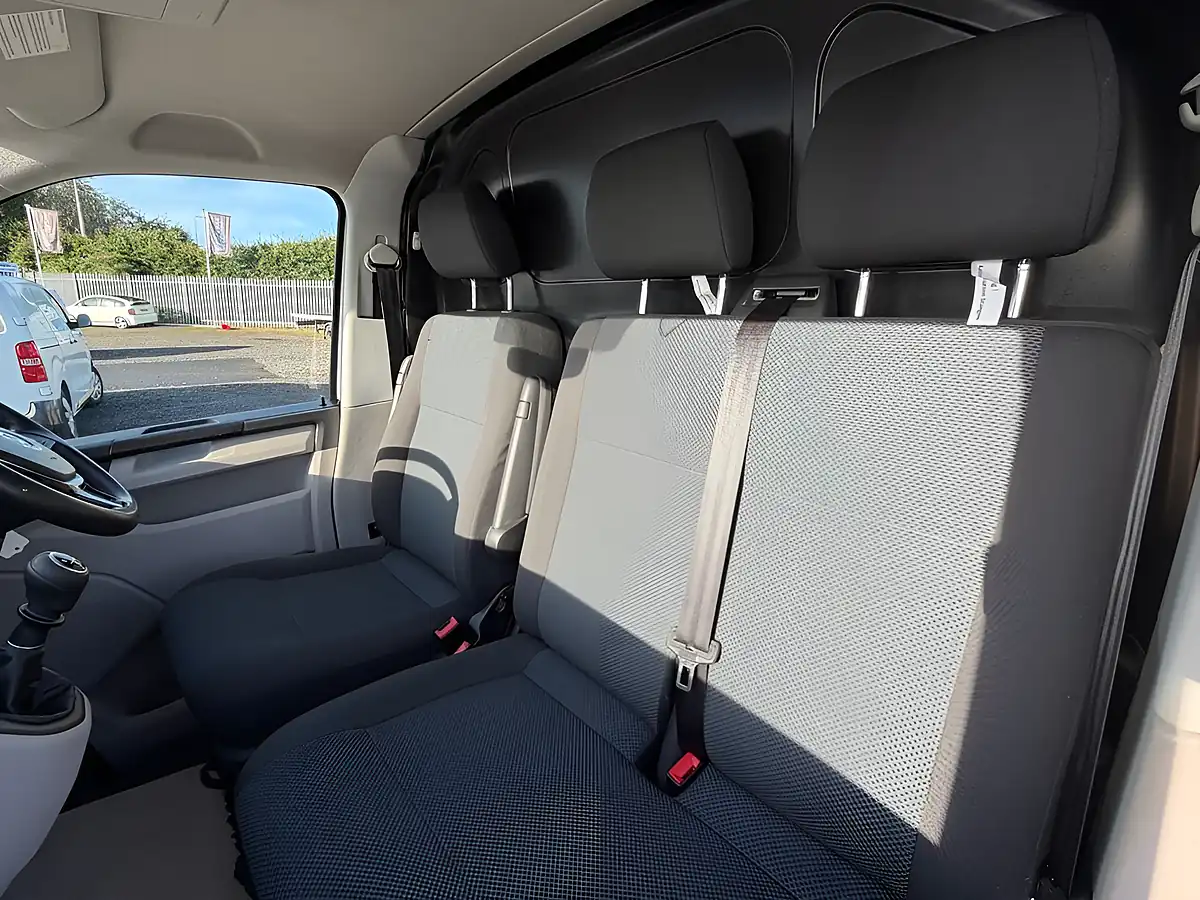 Used 2019 Volkswagen Transporter Highline White - Interior and Exterior details 13