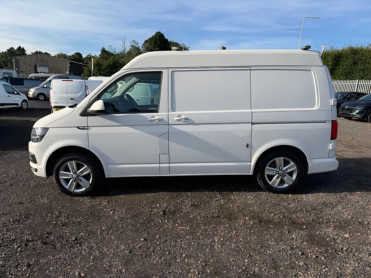 Used 2019 Volkswagen Transporter Highline White - Interior and Exterior details 4