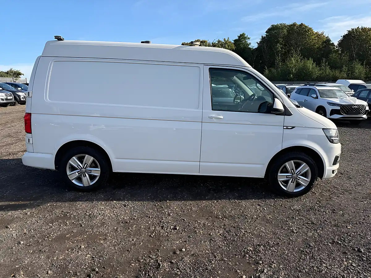 Used 2019 Volkswagen Transporter Highline White - Interior and Exterior details 8