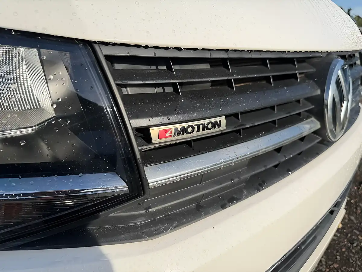 Used 2019 Volkswagen Transporter Highline White - Interior and Exterior details 9