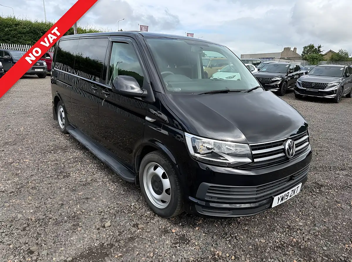 Used 2019 Volkswagen Transporter Shuttle Se Black - Front View