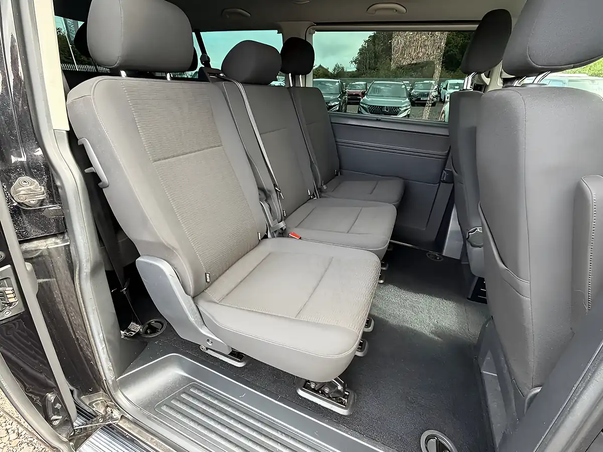Used 2019 Volkswagen Transporter Shuttle Se Black - Interior and Exterior details 12