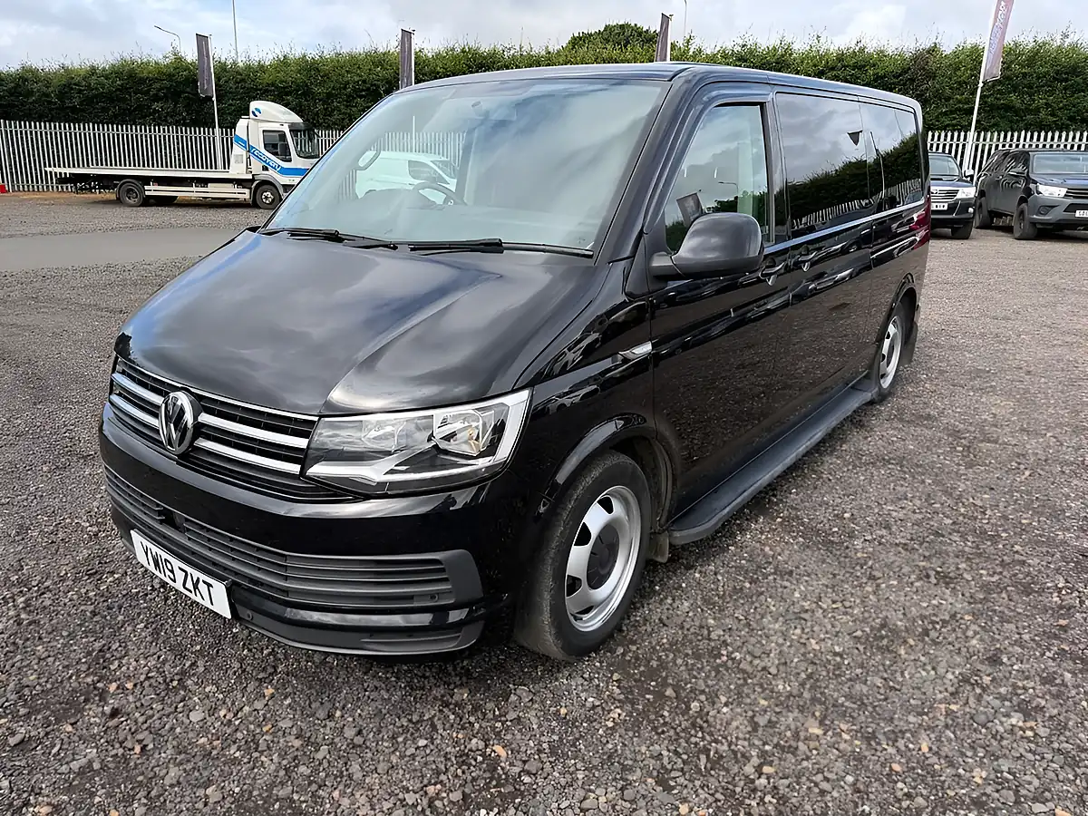 Used 2019 Volkswagen Transporter Shuttle Se Black - Interior and Exterior details 3