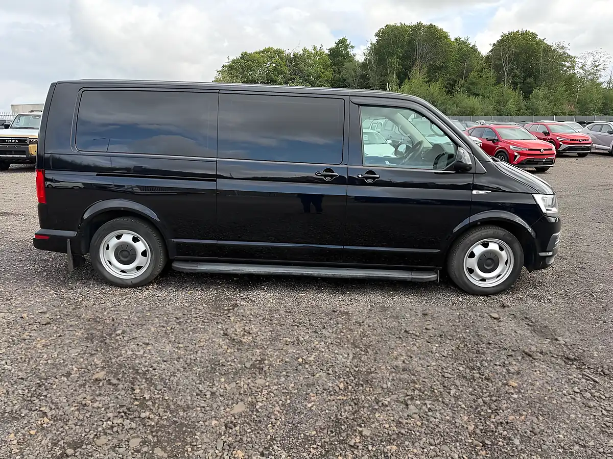 Used 2019 Volkswagen Transporter Shuttle Se Black - Interior and Exterior details 8