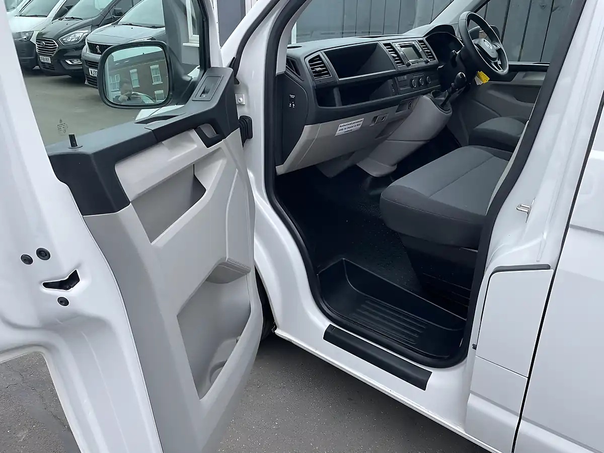 Used 2019 Volkswagen Transporter Startline Lwb White - Interior and Exterior details 15
