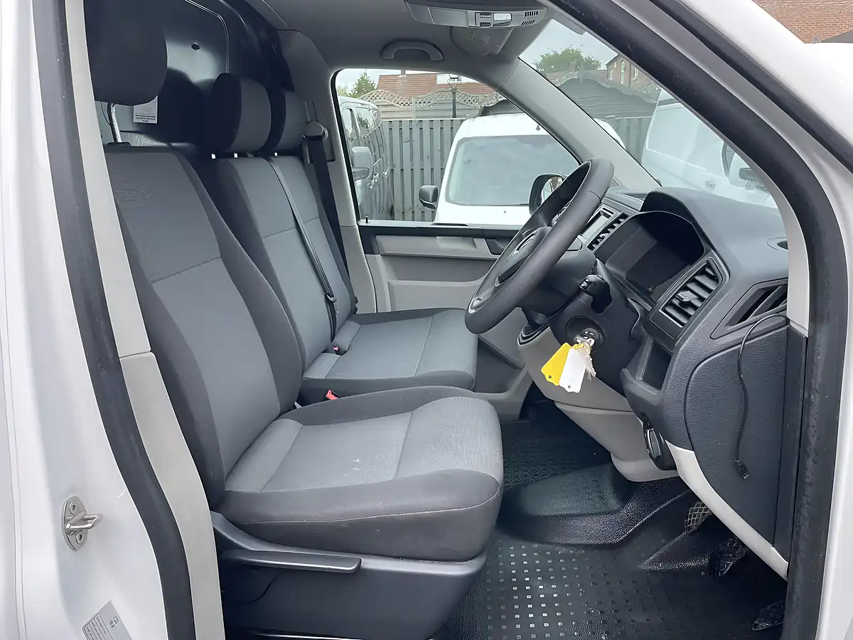 Used 2019 Volkswagen Transporter Startline Lwb White - Interior and Exterior details 6
