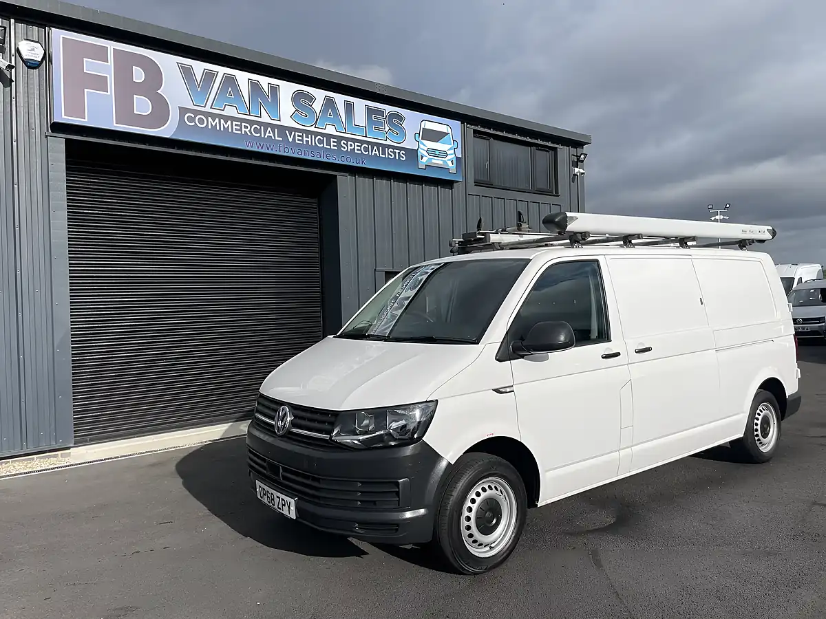 Used 2019 Volkswagen Transporter Startline Lwb White - Front View
